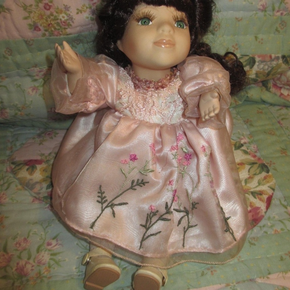 Vintage DAN DEE Collectible Porcelain music Doll